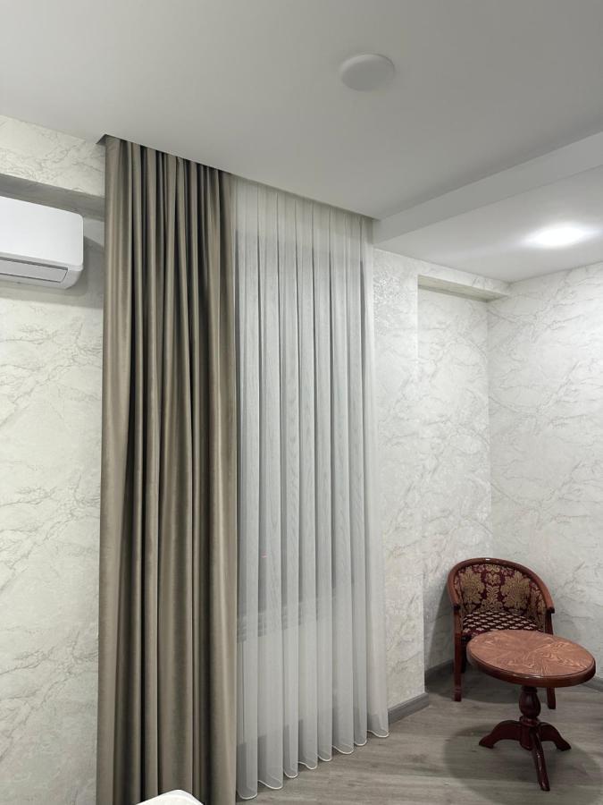 Hotel Royal Renaysance Erevan Esterno foto