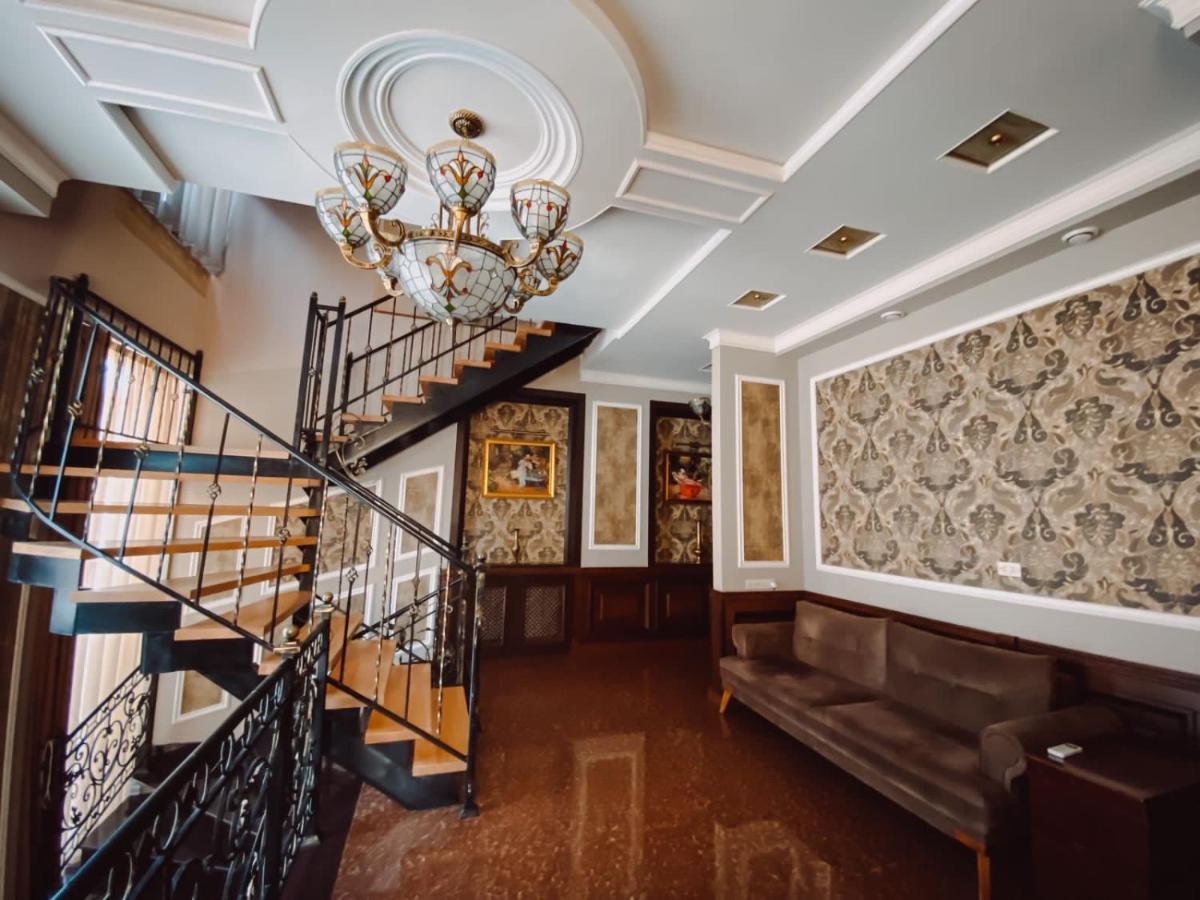 Hotel Royal Renaysance Erevan Esterno foto