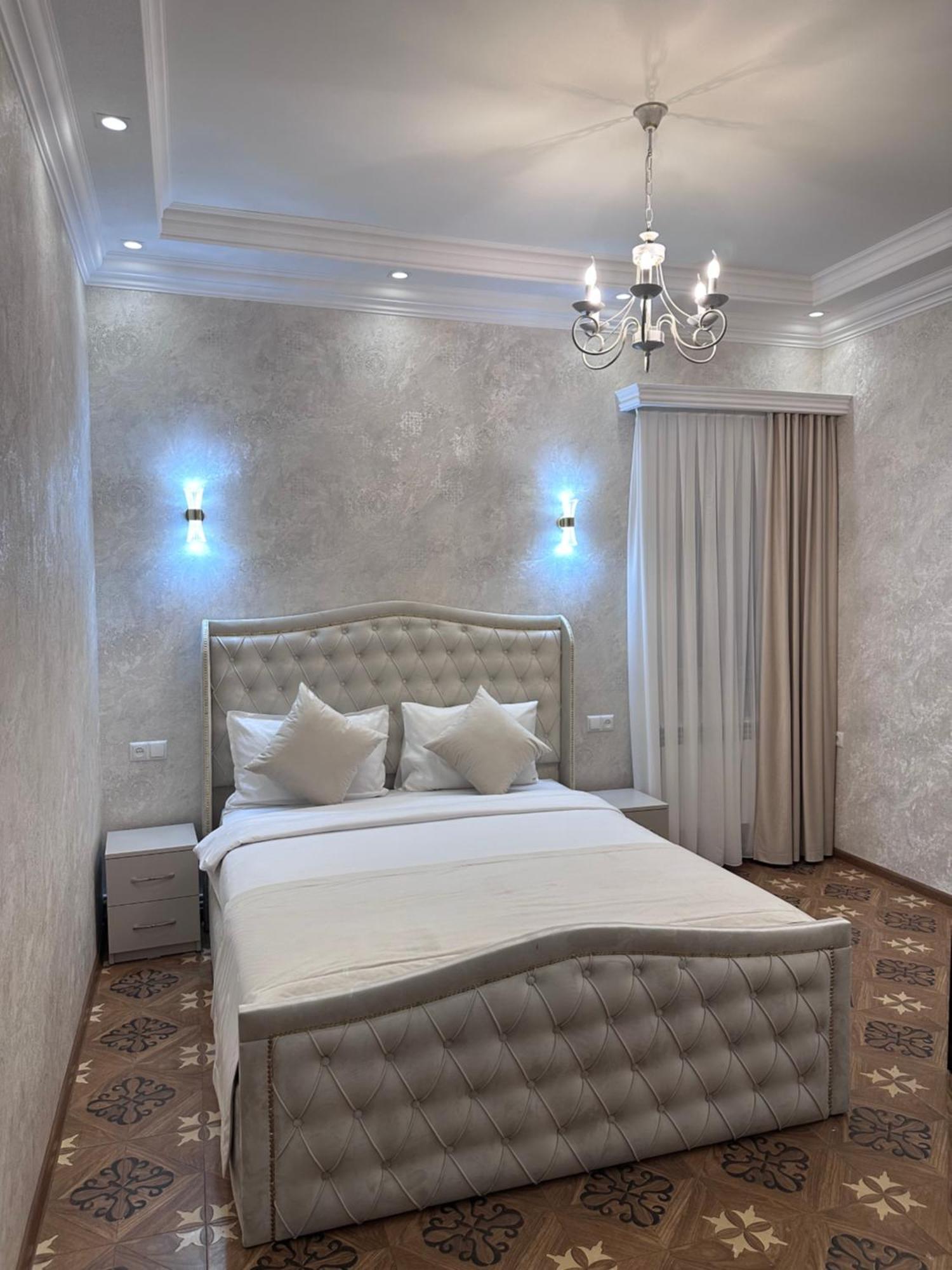 Hotel Royal Renaysance Erevan Esterno foto