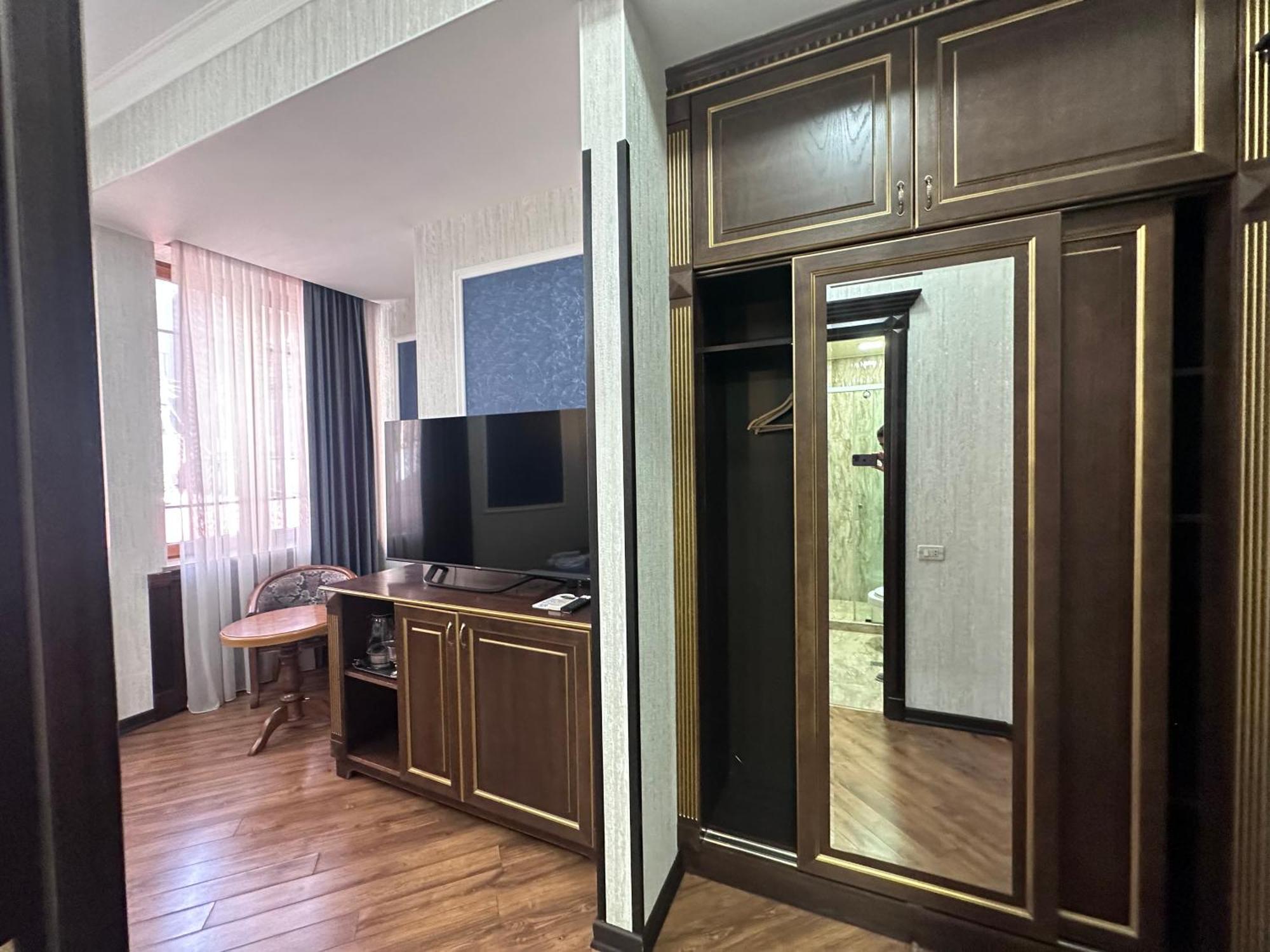 Hotel Royal Renaysance Erevan Esterno foto